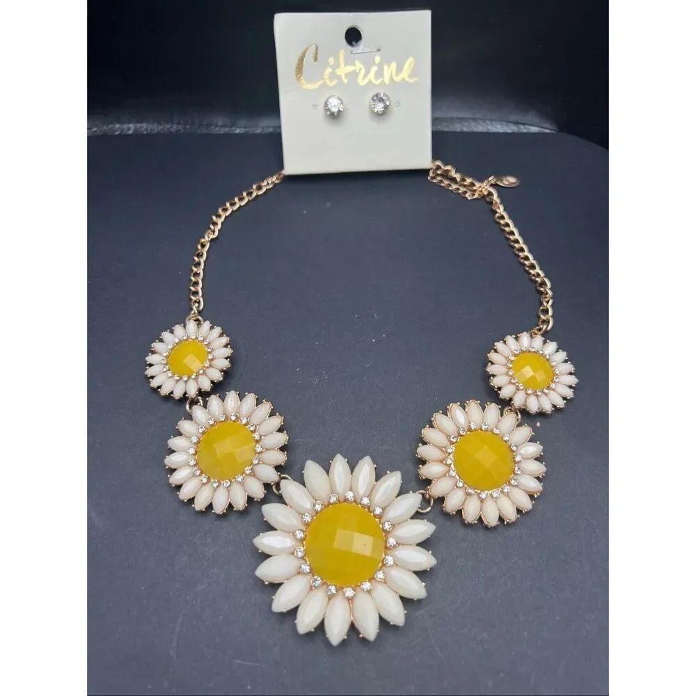 New! Citrine Gold Tone Yellow Cream Rhinestone Daisy Flower Necklace Earring Set